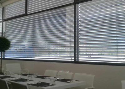 empresa de instalacion cortinas enrollables en pamplona edificio