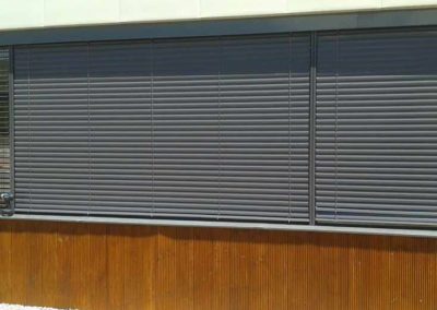 empresa de instalacion de cortinas enrollables en pamplona edificio