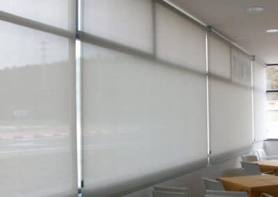 empresa instalacion cortinas enrollables en pamplona edificio